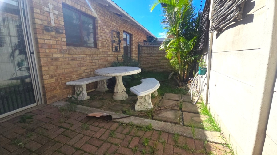 2 Bedroom Property for Sale in Jeffreys Bay Central Eastern Cape